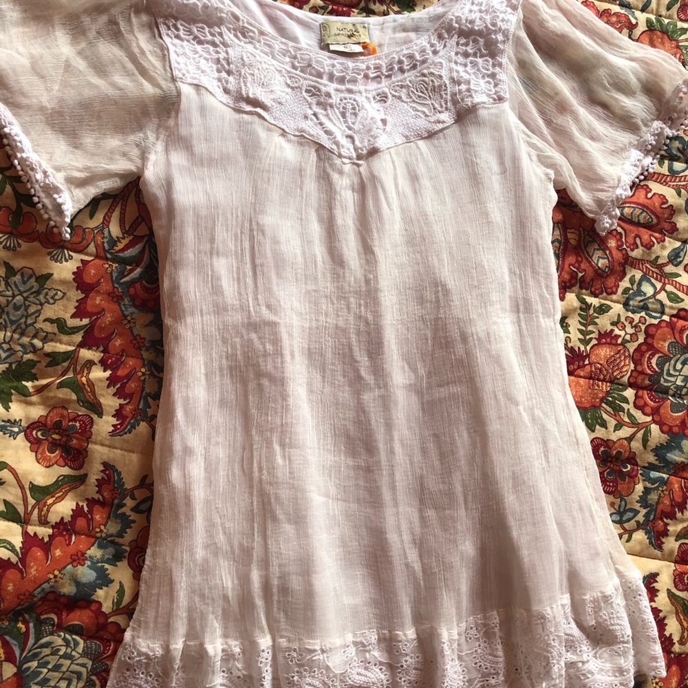 Gauze top with lace